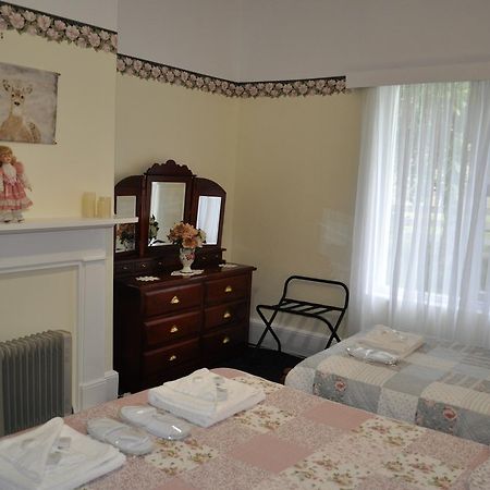 Roslyn House Bed & Breakfast Bushy Park Esterno foto