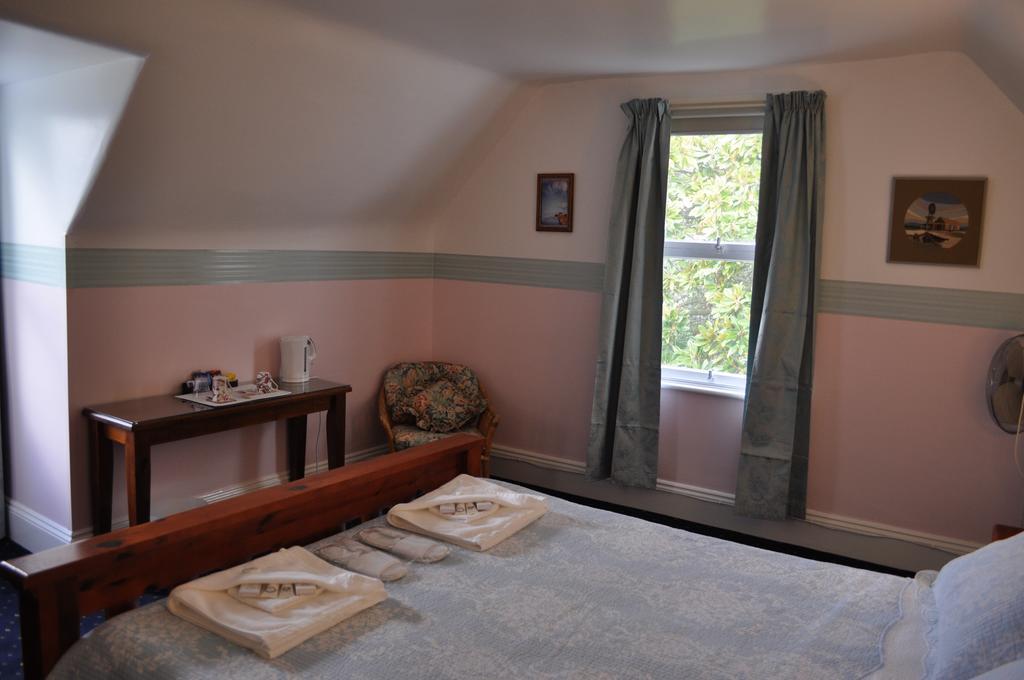 Roslyn House Bed & Breakfast Bushy Park Esterno foto