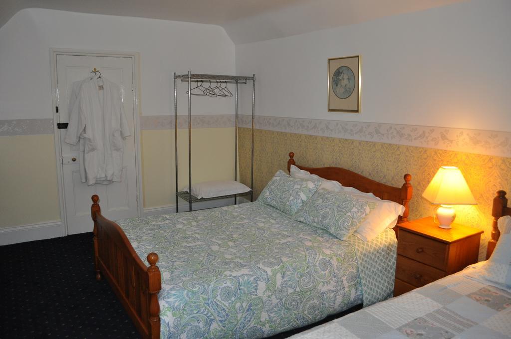 Roslyn House Bed & Breakfast Bushy Park Esterno foto