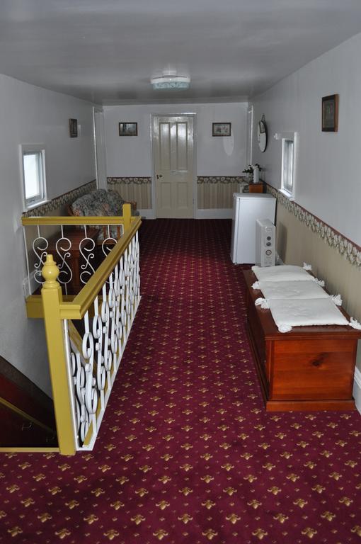 Roslyn House Bed & Breakfast Bushy Park Esterno foto