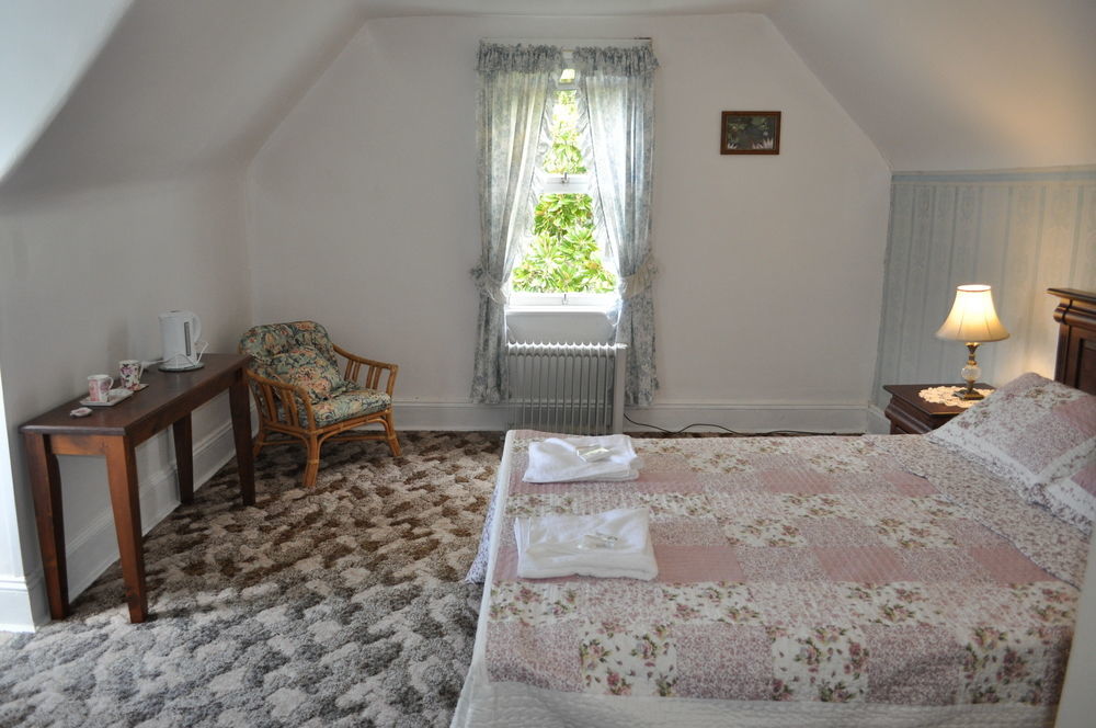 Roslyn House Bed & Breakfast Bushy Park Esterno foto