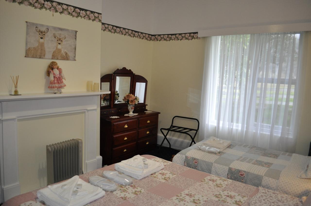 Roslyn House Bed & Breakfast Bushy Park Esterno foto