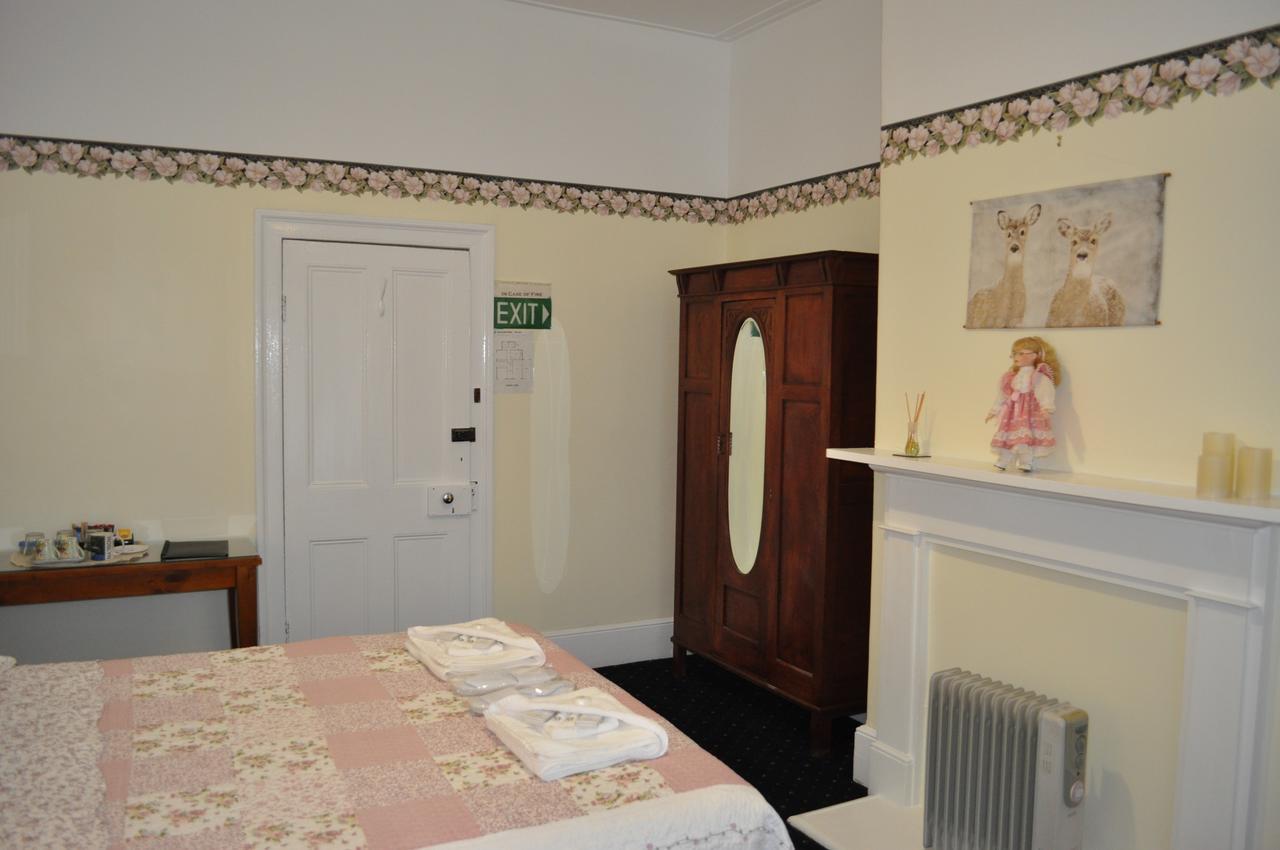 Roslyn House Bed & Breakfast Bushy Park Esterno foto