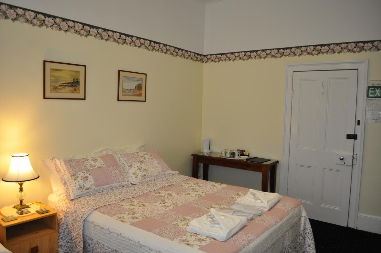 Roslyn House Bed & Breakfast Bushy Park Esterno foto