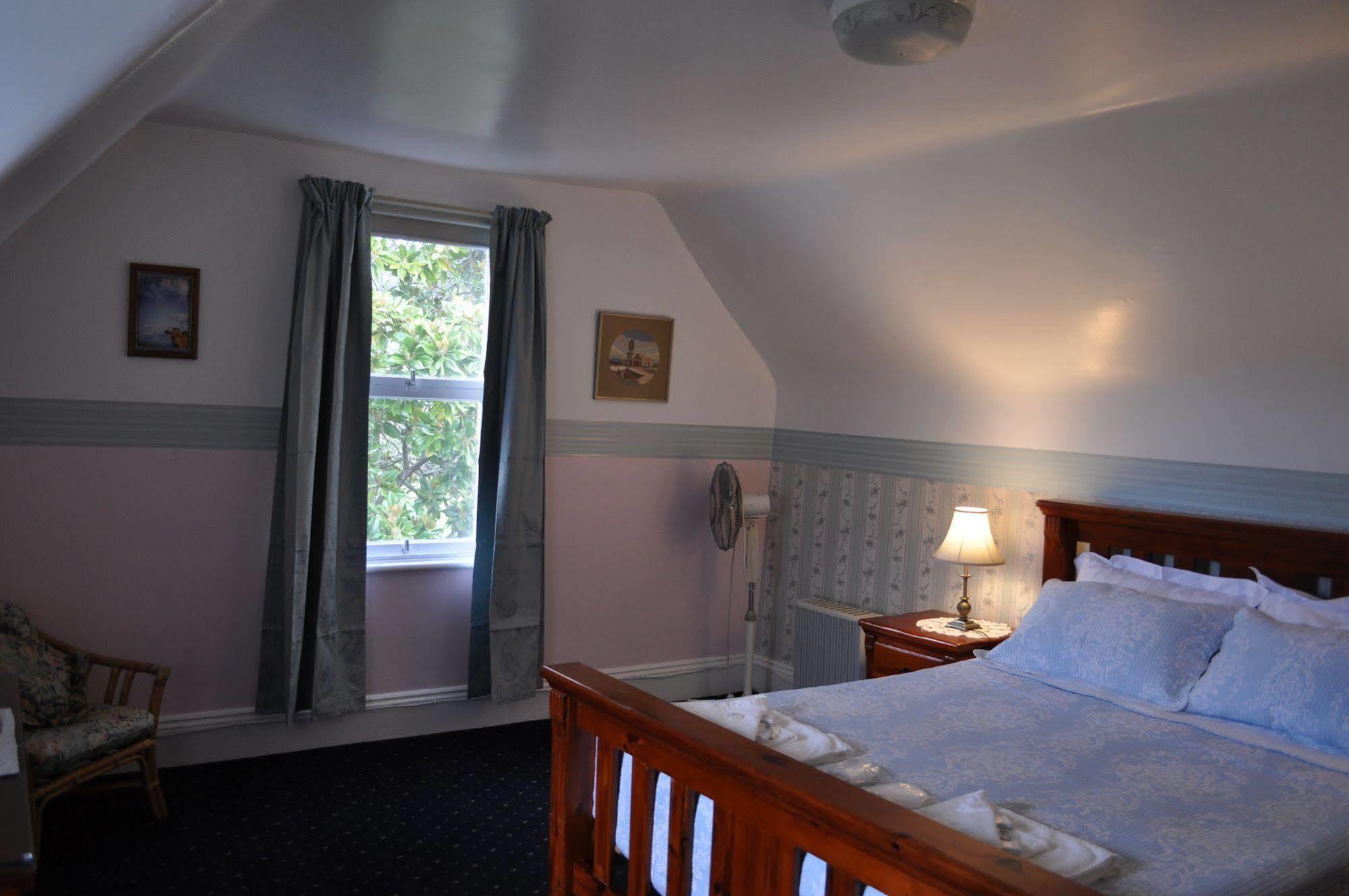Roslyn House Bed & Breakfast Bushy Park Esterno foto