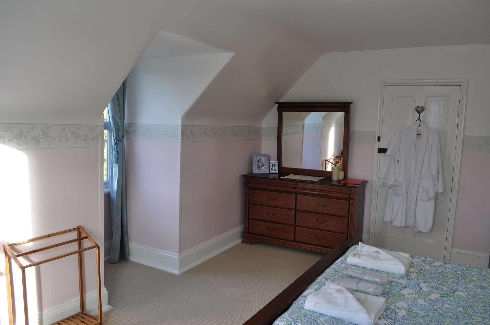 Roslyn House Bed & Breakfast Bushy Park Esterno foto