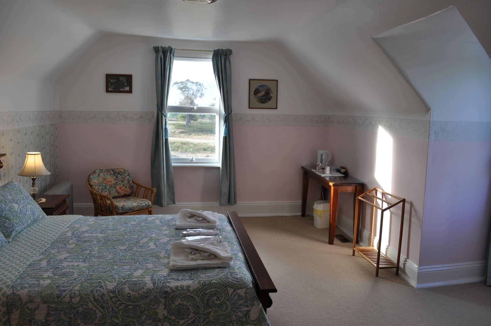 Roslyn House Bed & Breakfast Bushy Park Esterno foto