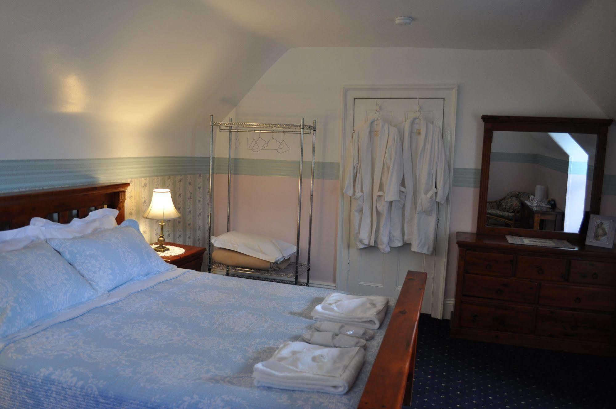 Roslyn House Bed & Breakfast Bushy Park Esterno foto
