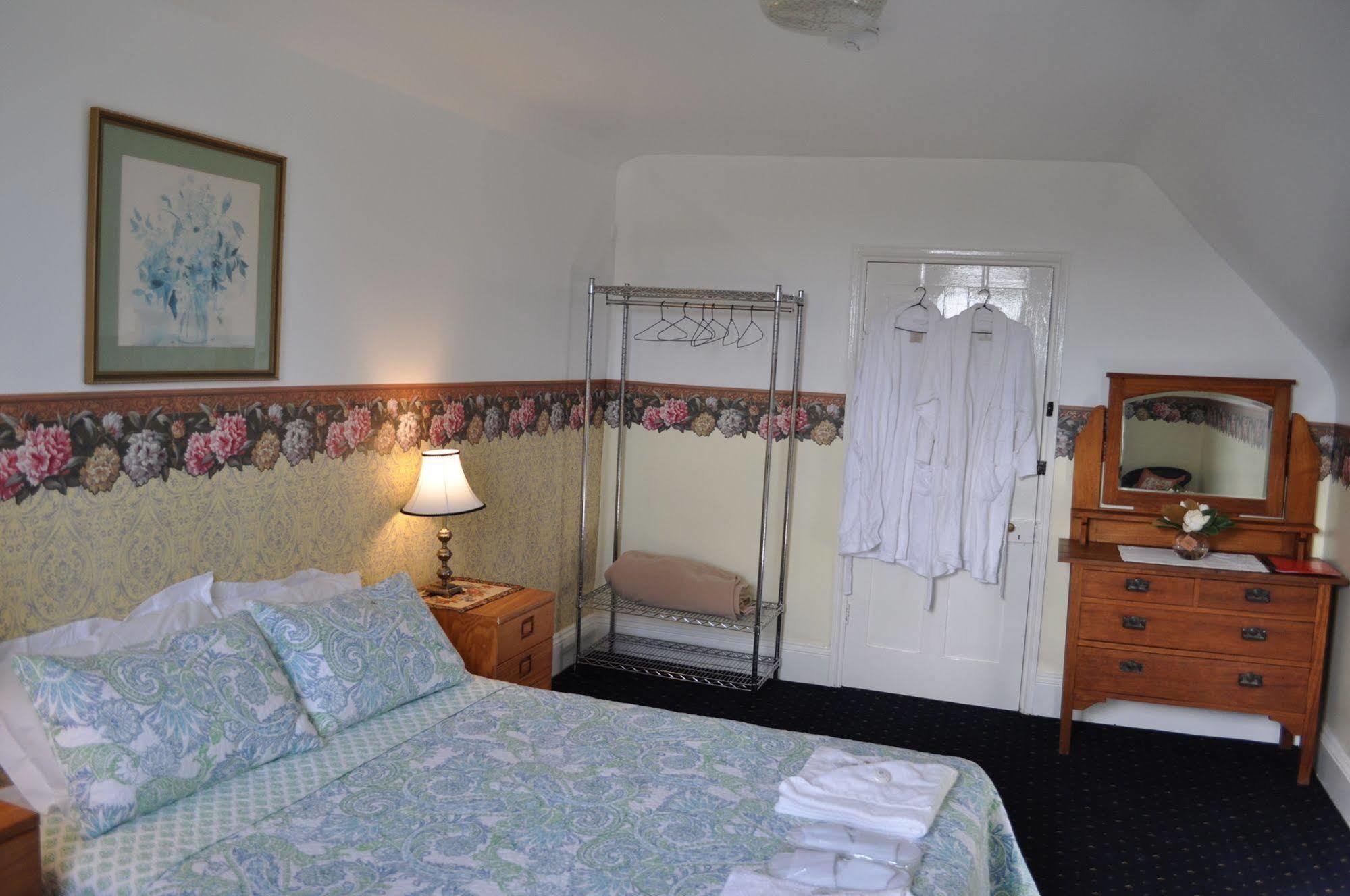 Roslyn House Bed & Breakfast Bushy Park Esterno foto